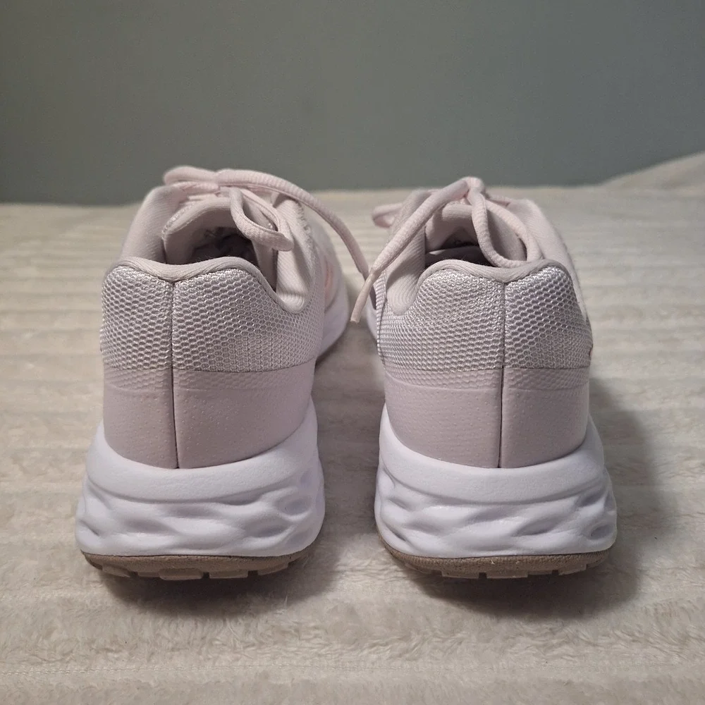 Nike Revolution 6 Running Shoe Sneaker Womens 7.5 Pale Pink Lightweight Comfort